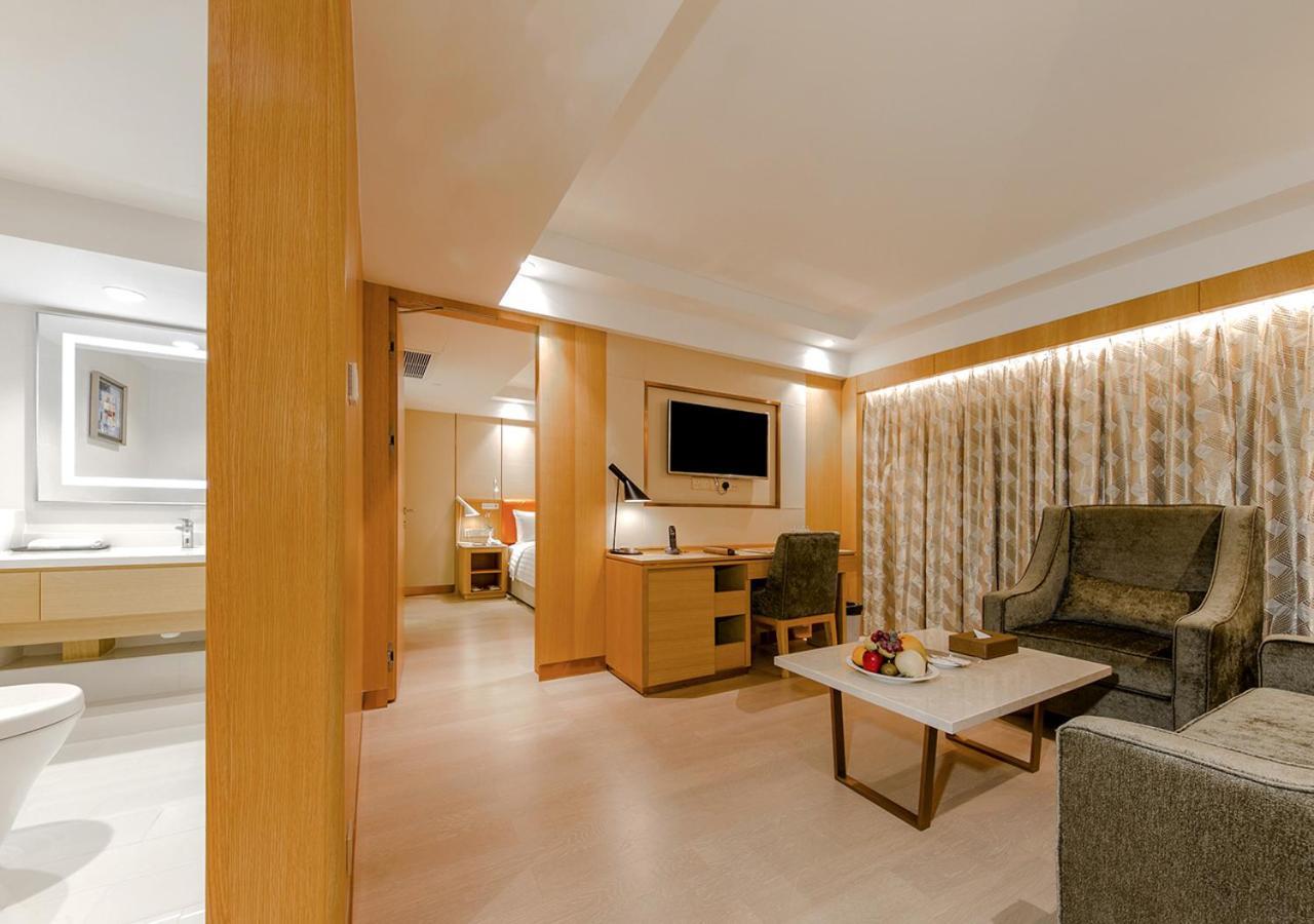 Royal Dragon Hotel Макао Екстериор снимка